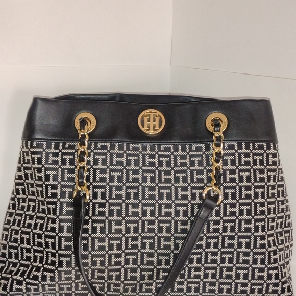 Tommy Hilfiger - Picture 2 of 9